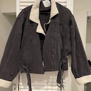 Jean jacket with faux fur lining